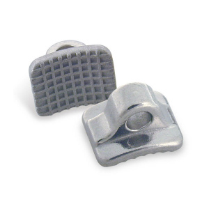 Кнопка лингвальная прямоугольная вогнутая с петелькой фото в интернет-магазине Дентаурум