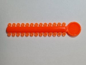 Лигатура эластичная на модуле Hestia оранжевая (Orange) 26 колец фото в интернет-магазине Дентаурум
