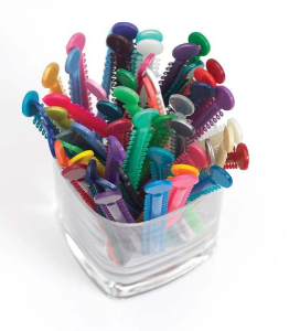 Лигатура эластичная на модуле Dyna Sticks королевски-синяя 50 колец фото в интернет-магазине Дентаурум
